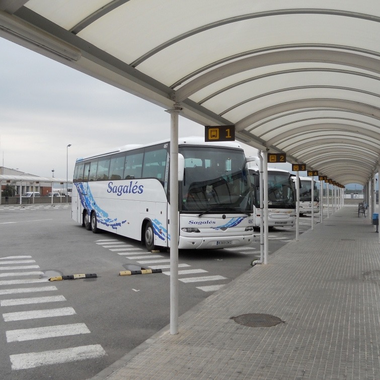 Girona Airport oder Estacío del Nord (Busse)